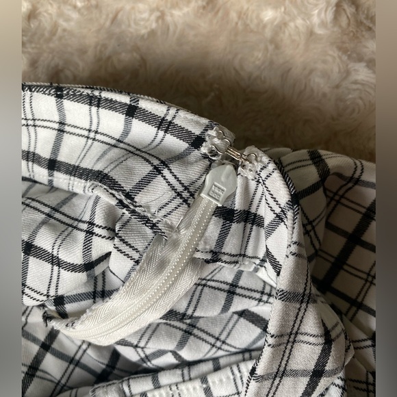 Garage Black and White Stripped Skort | SIZE: S - Picture 5 of 8